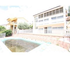 Amplia torre con piscina en Can Villalba
