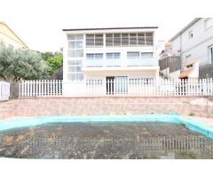 Amplia torre con piscina en Can Villalba
