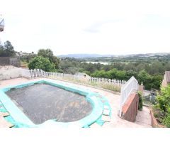 Amplia torre con piscina en Can Villalba