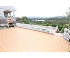 Amplia torre con piscina en Can Villalba