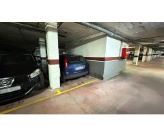 Se vende plaza de parquing para coche mediano en la zona del Parc del Estatut.