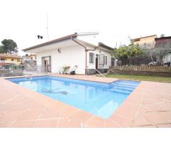 Casa con piscina en Can Villalba