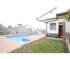 Casa con piscina en Can Villalba