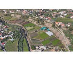 Finca rústica en producción, con agua y vivienda a reformar.