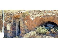 Terreno con olivos, invernadero y cuarto apero con agua y luz en la montaña de San Bartolomé de Tira