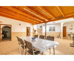 EN VENTA CASA CON TERRAZA Y TERRENOS