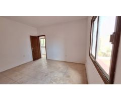CASA CON LOCAL, GARAJE Y JARDÍN EN GÜIMAR