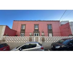 Vivienda tradicional canaria con suelo urbano en Arucas