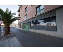 Gran oportunidad. Local en esquina en Avda. de las Tirajanas, Vecindario