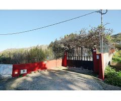 Casa rústica con amplio terreno