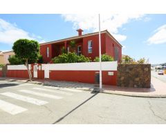 Chalet con jardín y garaje en Melenara