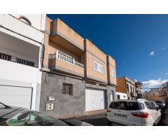 Edificio en venta en Tenoya con local y 2 plantas - Oportunidad única con distribución independiente
