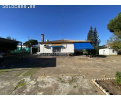 CHALET EN VENTA DE 5 HABITACIONES CON PISCINA Y GARAJE EN VALVERDE DEL CAMINO