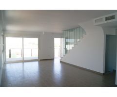 Tu Hogar en Gran Alacant: Villa Familiar con Estilo Mediterráneo, Cerca de Alicante y Servicios