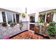 CASA JUNTO A LA PLAZA DEL POTRO