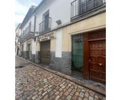 EMBLEMATICO NEGOCIO CON VIVIENDA EN SAN PEDRO