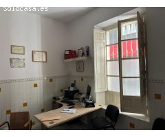 ESPECTACULAR CASA CON ASCENSOR JUNTO AL BOULEVARD GRAN CAPITAN