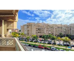 Vivienda cuatro dormitorios, dos baños y aparcamiento, en en centro de Torremolinos