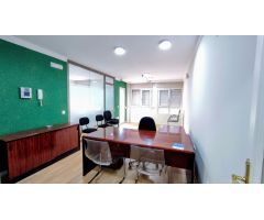 Vivienda cuatro dormitorios, dos baños y aparcamiento, en en centro de Torremolinos