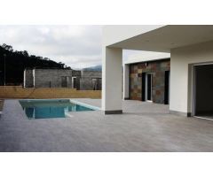 Villa 3 dormitorios con piscina entre mar y montaña en La Romana (Costa Blanca Sur)