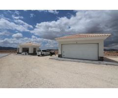 Villas de Obra Nueva en parcelas de 10.000 m2 en Pinoso (Alicante)