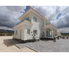 Villas de Obra Nueva en parcelas de 10.000 m2 en Pinoso (Alicante)