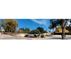 Exclusiva parcela urbana de 2.286 m2 con casa para reformar a 600 m de la playa en Calpe (Costa Blan