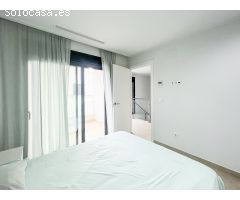 Villa independiente de 3 dormitorios, 2 baños, 1 aseo, piscina en Benijofar (Alicante)