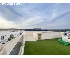 Villa independiente de 3 dormitorios, 2 baños, 1 aseo, piscina en Benijofar (Alicante)