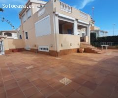 Chalet pareado con 5 dormitorios en Resicencial con piscina y jardines en Torrevieja (Costa Blanca S