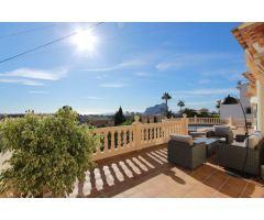 SE VENDE EN CALPE, VILLA CON VISTAS AL MAR