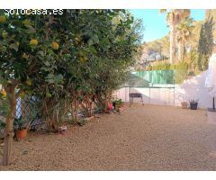 Adosado con piscina comunitaria, garaje y jardín en Calpe (Costa Blanca)