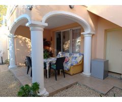 Adosado con piscina comunitaria, garaje y jardín en Calpe (Costa Blanca)