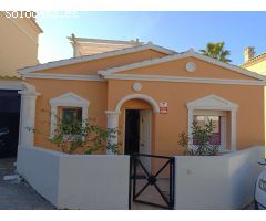 Adosado con piscina comunitaria, garaje y jardín en Calpe (Costa Blanca)