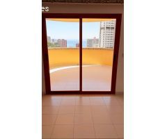 Apartamento con Vistas al Mar y la Montaña en Benidorm