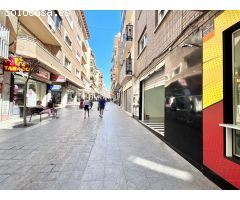 ¡Oportunidad única de local comercial en el corazón comercial de Benidorm!