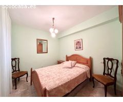 Amplio piso con 4 habitaciones dobles y plaza de parking en el centro de Benidorm