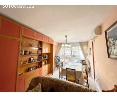 Amplio piso con 4 habitaciones dobles y plaza de parking en el centro de Benidorm