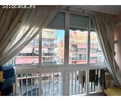 Amplio piso con 4 habitaciones dobles y plaza de parking en el centro de Benidorm