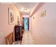 Amplio piso con 4 habitaciones dobles y plaza de parking en el centro de Benidorm