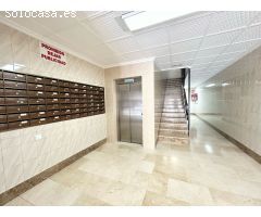 Amplio piso con 4 habitaciones dobles y plaza de parking en el centro de Benidorm
