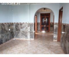 Casa de 150 m2 en terreno de 7.000 m2 en Orihuela (Alicante)