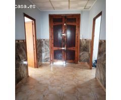 Casa de 150 m2 en terreno de 7.000 m2 en Orihuela (Alicante)