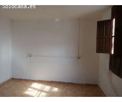 Casa de 150 m2 en terreno de 7.000 m2 en Orihuela (Alicante)