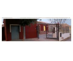 Casa de 150 m2 en terreno de 7.000 m2 en Orihuela (Alicante)