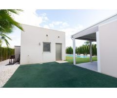 Chalet independiente de estilo moderno y piscina climatizada en Benijofar !
