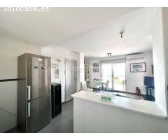 ATICO CON 2 TERRAZAS, VISTAS AL MAR, PISCINA COMUNITARIA Y GARAJE. A 20 METROS DE LA PLAYA.