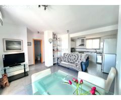 ATICO CON 2 TERRAZAS, VISTAS AL MAR, PISCINA COMUNITARIA Y GARAJE. A 20 METROS DE LA PLAYA.