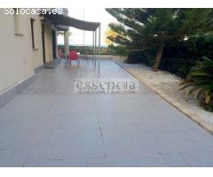 APARTAMENTO EN 1ERA. LINEA CON 110 M2 TERRAZA  EN  PLANTA BAJA . GARAJE, PISCINA COMUNITARIA Y TENIS