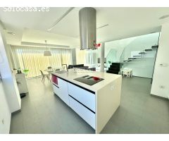 CASA PAREADA DE PURO DISEÑO EN BELLREGUARD